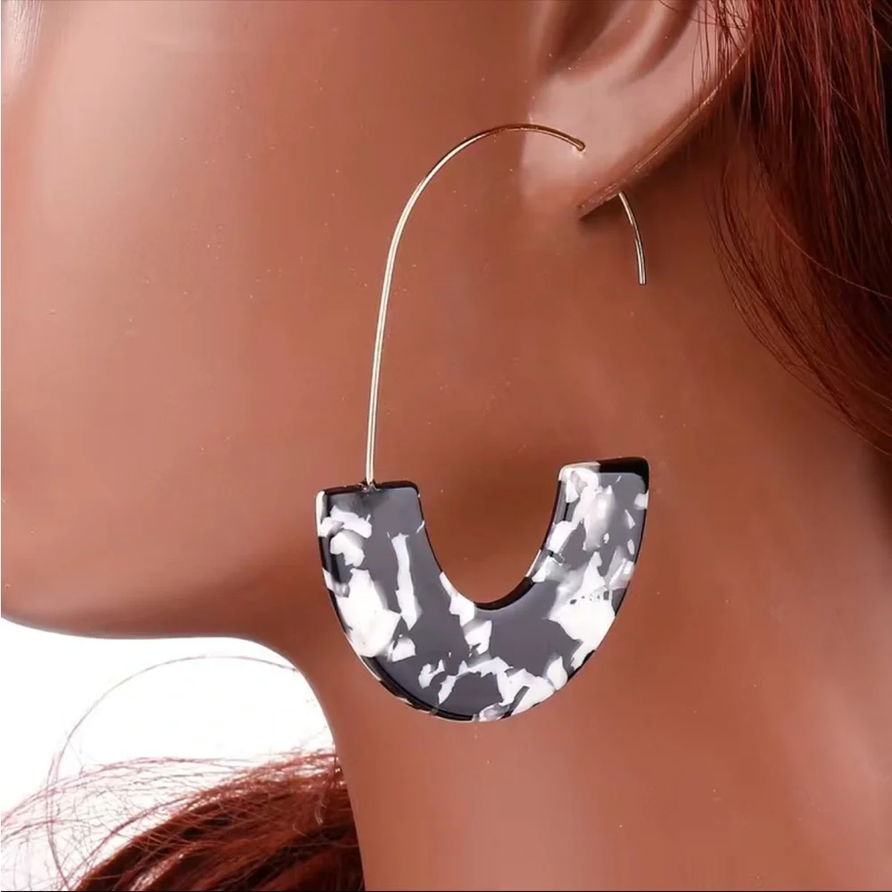 Acrylic Hoop Black & White‎ Earrings Simple Leisure Style